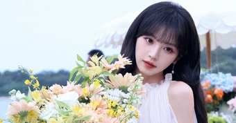 Điền Hi Vi vác cả con heo lẫn cõng bạn diễn 1m90