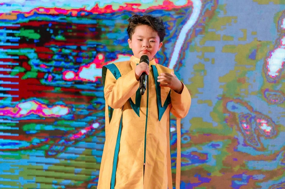Diễn viên nhí 6 tuổi Koka Bình Nguyên gây chú ý tại Lễ hội Trăng Rằm, dẫn đầu đoàn chị Hằng, chú Cuội Diễn viên nhí 6 tuổi Koka Bình Nguyên gây chú ý tại Lễ hội Trăng Rằm, dẫn đầu đoàn chị Hằng, chú Cuội