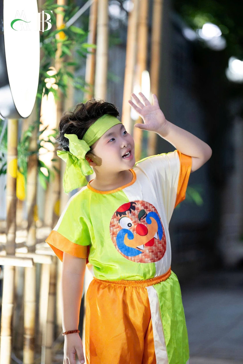 Diễn viên nhí 6 tuổi Koka Bình Nguyên gây chú ý tại Lễ hội Trăng Rằm, dẫn đầu đoàn chị Hằng, chú Cuội Diễn viên nhí 6 tuổi Koka Bình Nguyên gây chú ý tại Lễ hội Trăng Rằm, dẫn đầu đoàn chị Hằng, chú Cuội