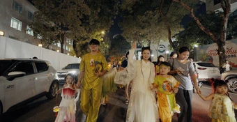 Diễn viên nhí 6 tuổi Koka Bình Nguyên gây chú ý tại Lễ hội Trăng Rằm, dẫn đầu đoàn chị Hằng, chú Cuội