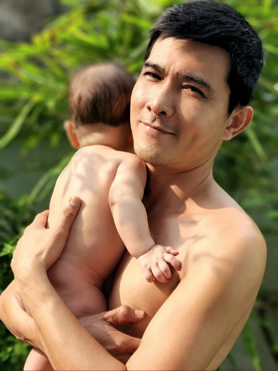Diễn viên Quang Sự 'Dưới ô cửa sáng đèn' lên chức lần 3 ở tuổi 42 Diễn viên Quang Sự 'Dưới ô cửa sáng đèn' lên chức lần 3 ở tuổi 42