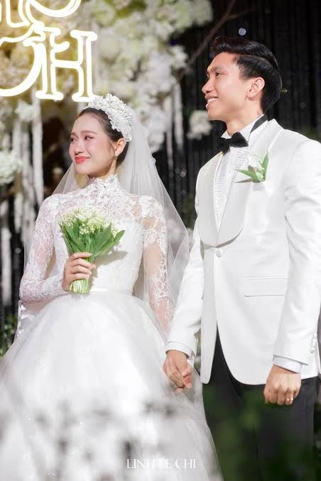 Đoàn Văn Hậu - Doãn Hải My lộ diện sau ồn ào, đẹp nức nở dùng kính lúp soi cũng không ra khuyết điểm Đoàn Văn Hậu - Doãn Hải My lộ diện sau ồn ào, đẹp nức nở dùng kính lúp soi cũng không ra khuyết điểm