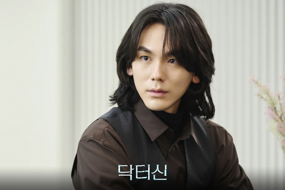 Doctor Shin: Nam chính vừa xấu vừa diễn như robot Doctor Shin: Nam chính vừa xấu vừa diễn như robot