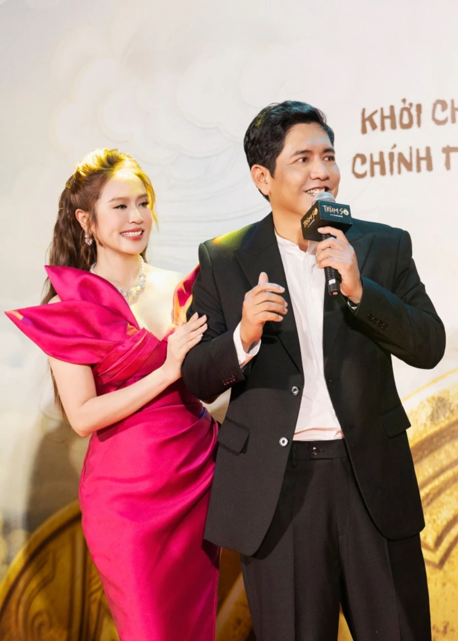 Đức Thịnh: 'Vợ chồng tôi làm mọi cách để phim trụ rạp' Đức Thịnh: 'Vợ chồng tôi làm mọi cách để phim trụ rạp'