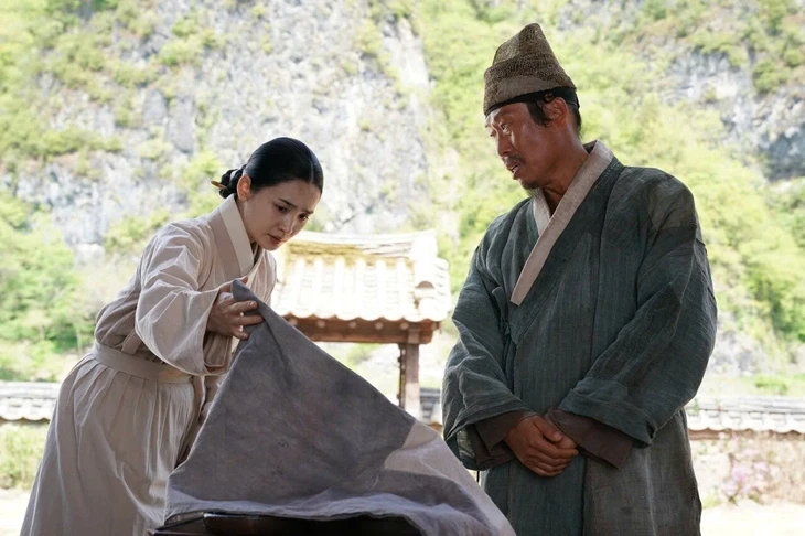 'Dưới bóng điện hạ' thống trị đề cử Baeksang 2026