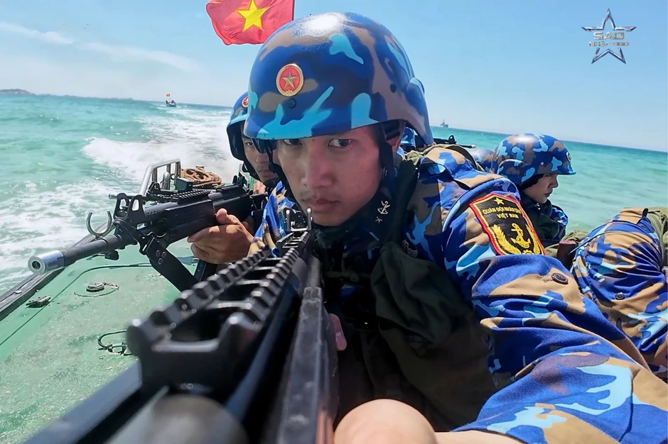Ê-kíp mang 'Sao nhập ngũ' ra Trường Sa, có Văn Mai Hương và Quốc Trường tham gia Ê-kíp mang 'Sao nhập ngũ' ra Trường Sa, có Văn Mai Hương và Quốc Trường tham gia