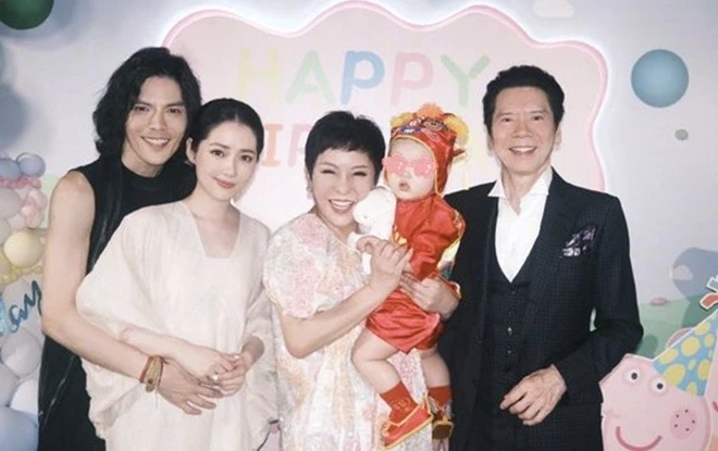 Fan không còn nhận ra “bông hồng lai” Trung Quốc sau 7 năm làm dâu hào môn
