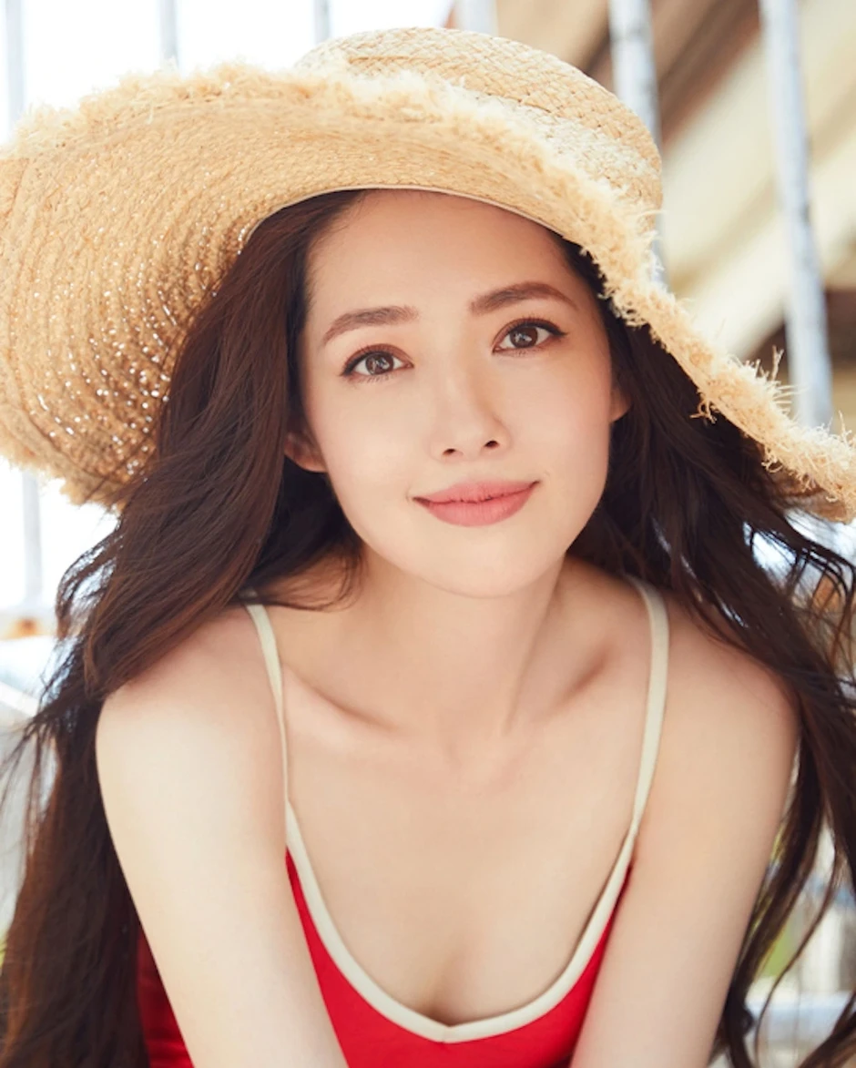 Fan không còn nhận ra “bông hồng lai” Trung Quốc sau 7 năm làm dâu hào môn