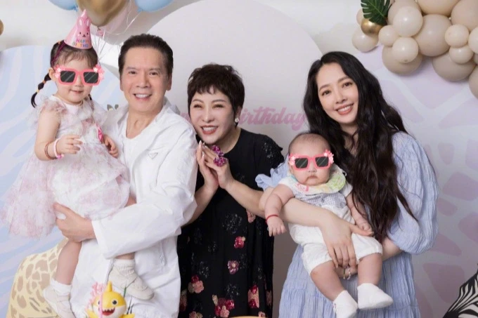 Fan không còn nhận ra “bông hồng lai” Trung Quốc sau 7 năm làm dâu hào môn