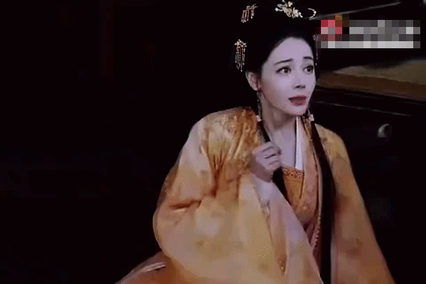 Gương mặt đáng sợ của Địch Lệ Nhiệt Ba Gương mặt đáng sợ của Địch Lệ Nhiệt Ba