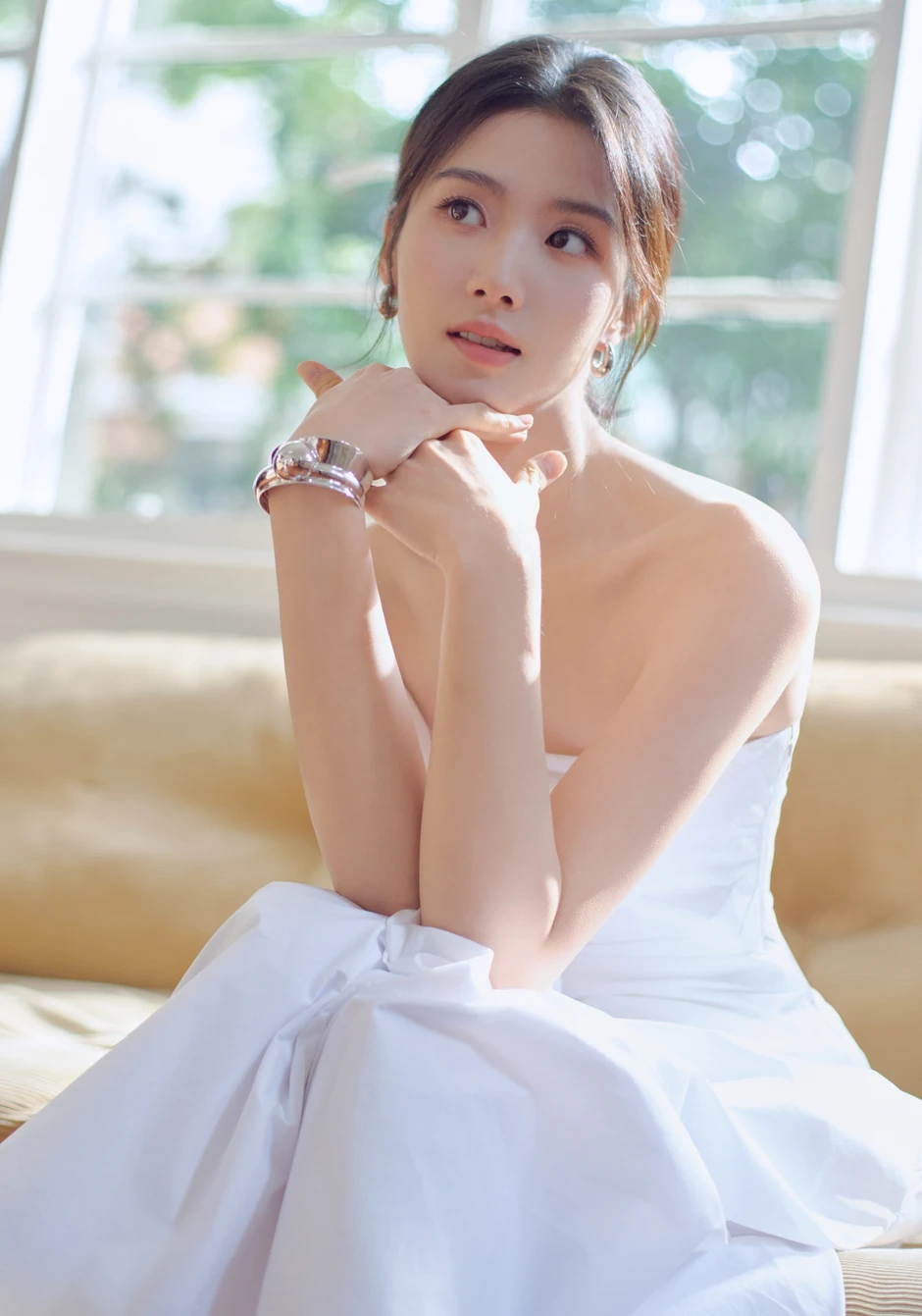 Hành động đáng xấu hổ của nữ thần thanh xuân mới nổi Hành động đáng xấu hổ của nữ thần thanh xuân mới nổi