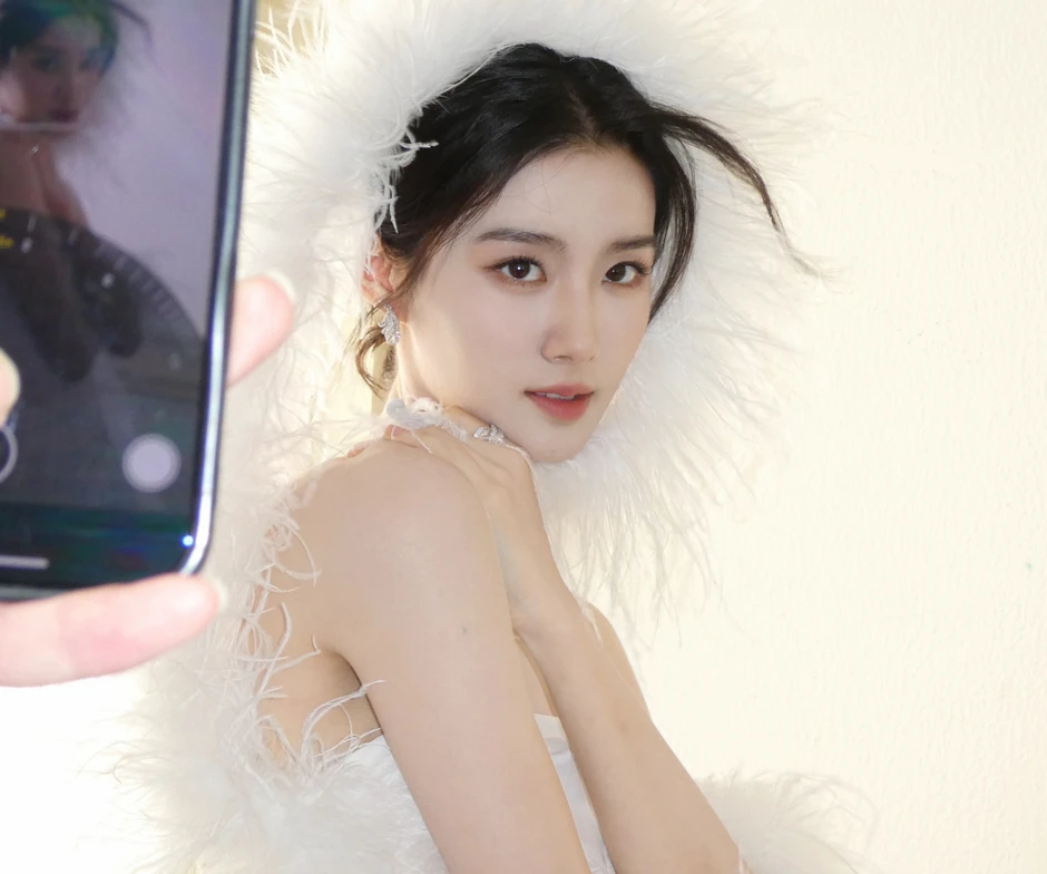 Hành động đáng xấu hổ của nữ thần thanh xuân mới nổi Hành động đáng xấu hổ của nữ thần thanh xuân mới nổi