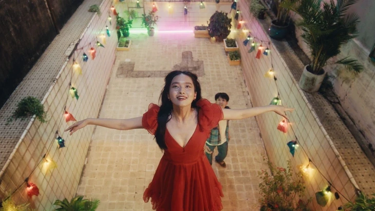 Hiện tượng phòng vé 'Cảm ơn người đã thức cùng tôi': Vỗ về những trái tim biết ước mơ