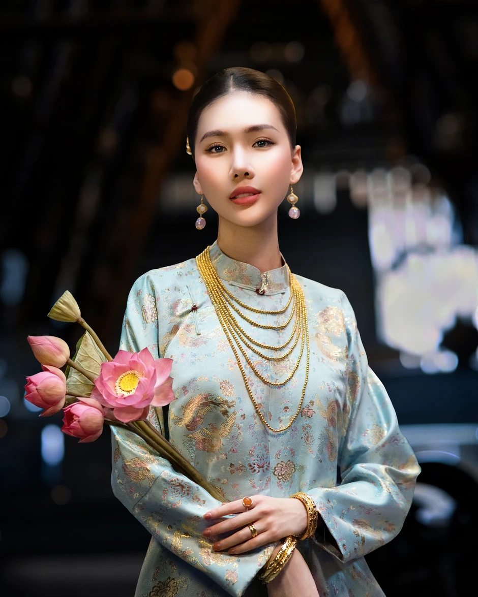 Hoa hậu Bùi Quỳnh Hoa lần đầu đóng phim, được NSND Lê Khanh hướng dẫn Hoa hậu Bùi Quỳnh Hoa lần đầu đóng phim, được NSND Lê Khanh hướng dẫn