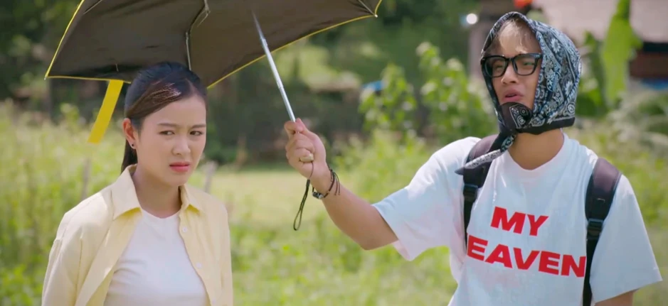 Hoa hậu Việt đối mặt chỉ trích vì hành vi thiếu chuẩn mực nơi công cộng Hoa hậu Việt đối mặt chỉ trích vì hành vi thiếu chuẩn mực nơi công cộng