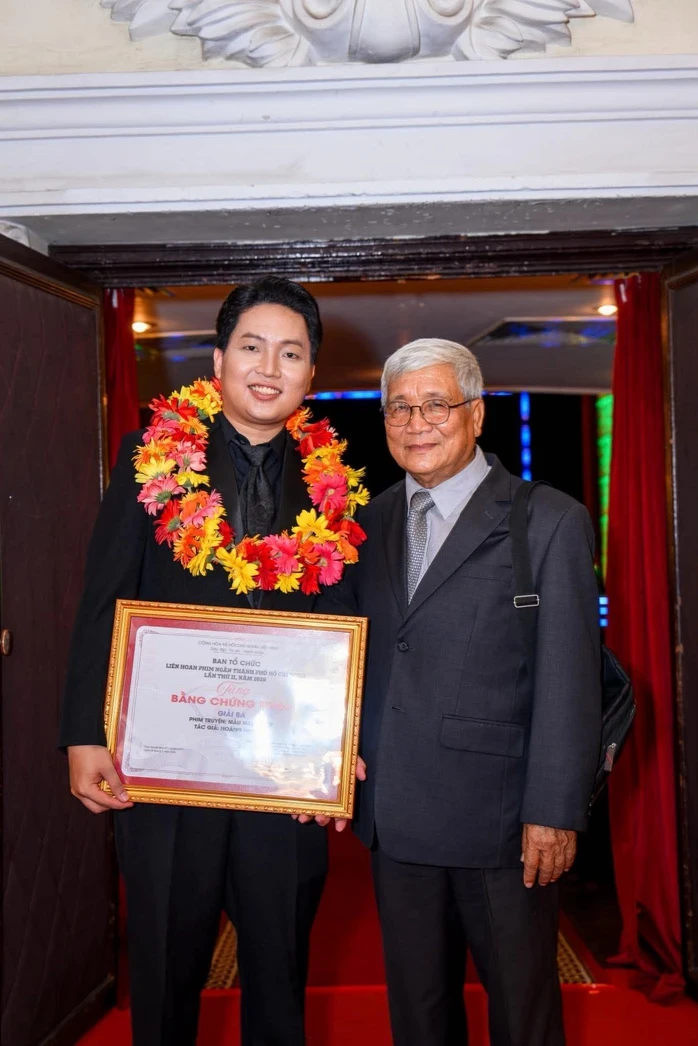 Hoàng Huy Bụt đoạt giải tại Liên hoan phim Ngắn TP HCM lần II, hứa hẹn cuộc bứt phá mới Hoàng Huy Bụt đoạt giải tại Liên hoan phim Ngắn TP HCM lần II, hứa hẹn cuộc bứt phá mới