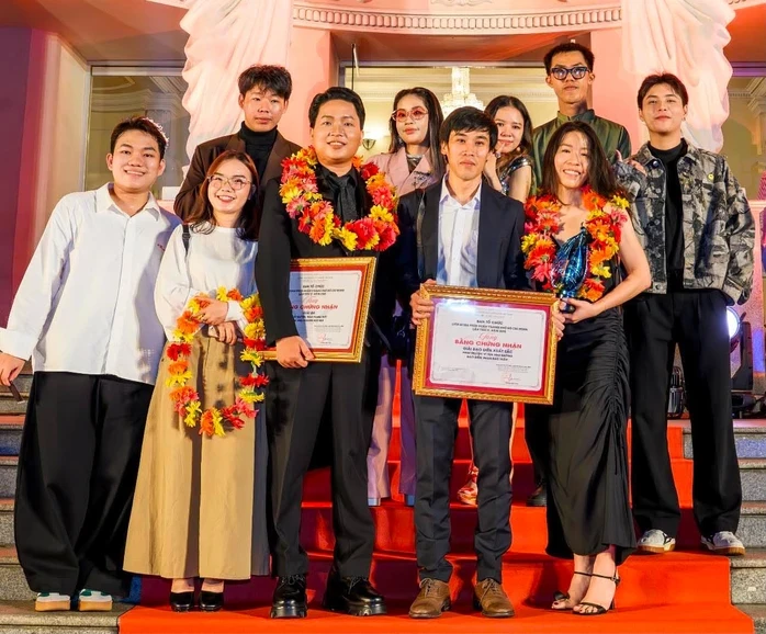 Hoàng Huy Bụt đoạt giải tại Liên hoan phim Ngắn TP HCM lần II, hứa hẹn cuộc bứt phá mới Hoàng Huy Bụt đoạt giải tại Liên hoan phim Ngắn TP HCM lần II, hứa hẹn cuộc bứt phá mới