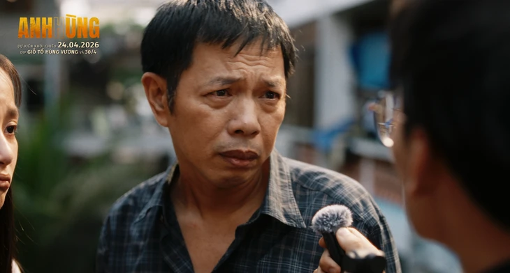 Hồng Ánh thẳng tay tát Thái Hòa trong 'Anh Hùng'