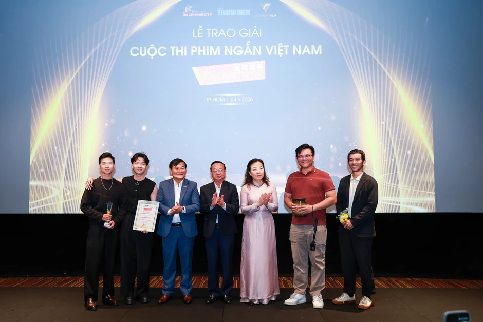 Hồng Vân chiến thắng Diễn viên nữ xuất sắc Hồng Vân chiến thắng Diễn viên nữ xuất sắc