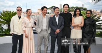 Hope hay xuất sắc nhận tràng vỗ tay 6 phút ở Cannes