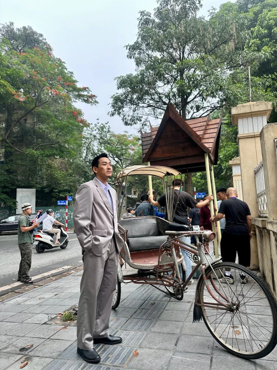 Hứa Vĩ Văn như xé sử bước ra trong Tận Hiến Hứa Vĩ Văn như xé sử bước ra trong Tận Hiến