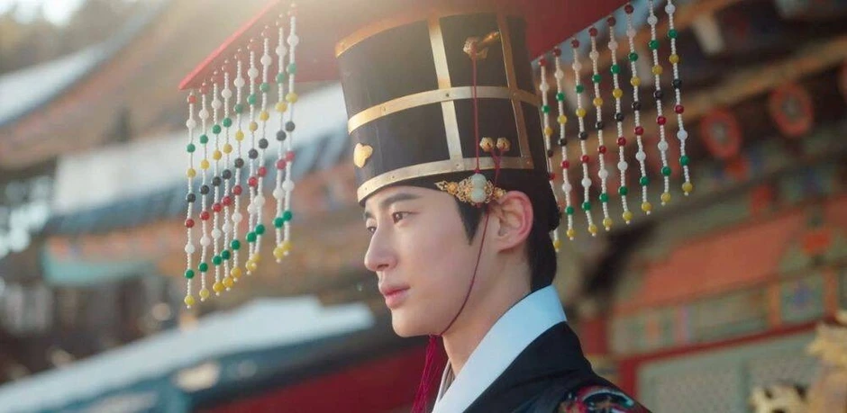 IU và Byeon Woo Seok đồng loạt xin lỗi IU và Byeon Woo Seok đồng loạt xin lỗi
