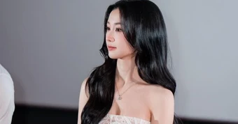 Jun Vũ xách váy đi trên phố cũng hot rần rần