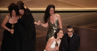 Khoảnh khắc hỗn loạn tại Oscar khi hai đề cử bất ngờ cùng thắng một giải