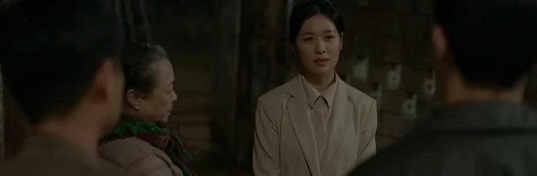 Không giới hạn tập 25: Lam Anh bênh vực Kiên trước mặt bố