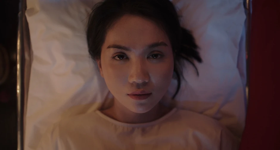 Không khen nổi phim của Ngọc Trinh: Kịch bản nói không với logic Không khen nổi phim của Ngọc Trinh: Kịch bản nói không với logic