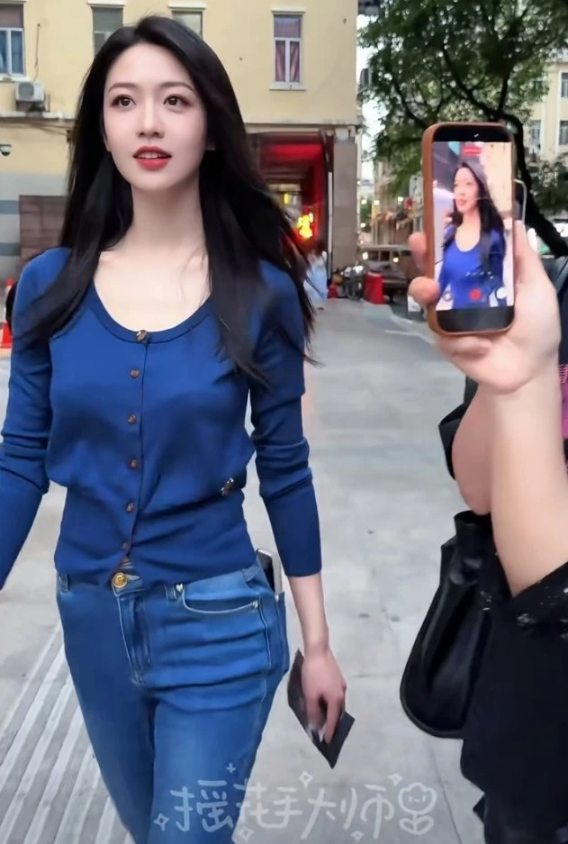 Không thể chê nổi thân hình vuốt ve thị giác của Hướng Hàm Chi