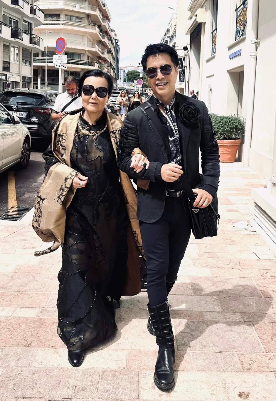 Kiều Chinh tỏa sáng với áo dài trên thảm đỏ Cannes 2026 Kiều Chinh tỏa sáng với áo dài trên thảm đỏ Cannes 2026