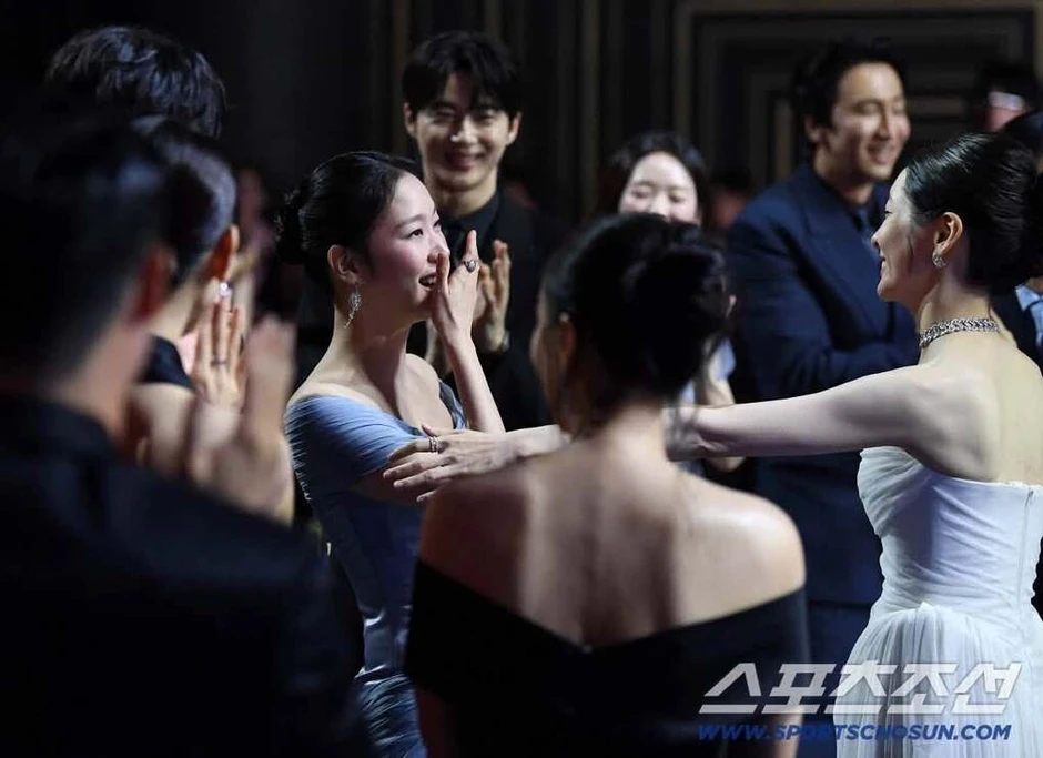 Kim Go Eun thắng giải Rồng Xanh Kim Go Eun thắng giải Rồng Xanh
