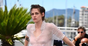 Kristen Stewart gây sốc vì ăn mặc lộ điểm nhạy cảm ở Cannes 2026