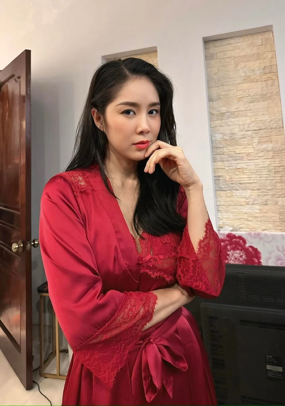 Lê Phương đang khiến cả nước khổ sở