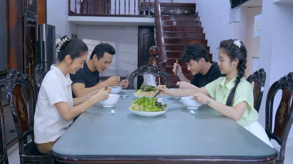 Lê Phương tái hợp bạn diễn sau 10 năm Lê Phương tái hợp bạn diễn sau 10 năm