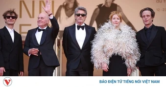 LHP Cannes: Màn “tái sinh” phim đen trắng và đối đầu kịch tính trong Fatherland