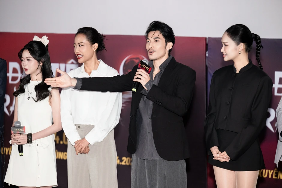 Liên Bỉnh Phát sau giải 'Thị đế', tiết lộ chuyện kết hôn với bạn gái xinh đẹp Liên Bỉnh Phát sau giải 'Thị đế', tiết lộ chuyện kết hôn với bạn gái xinh đẹp