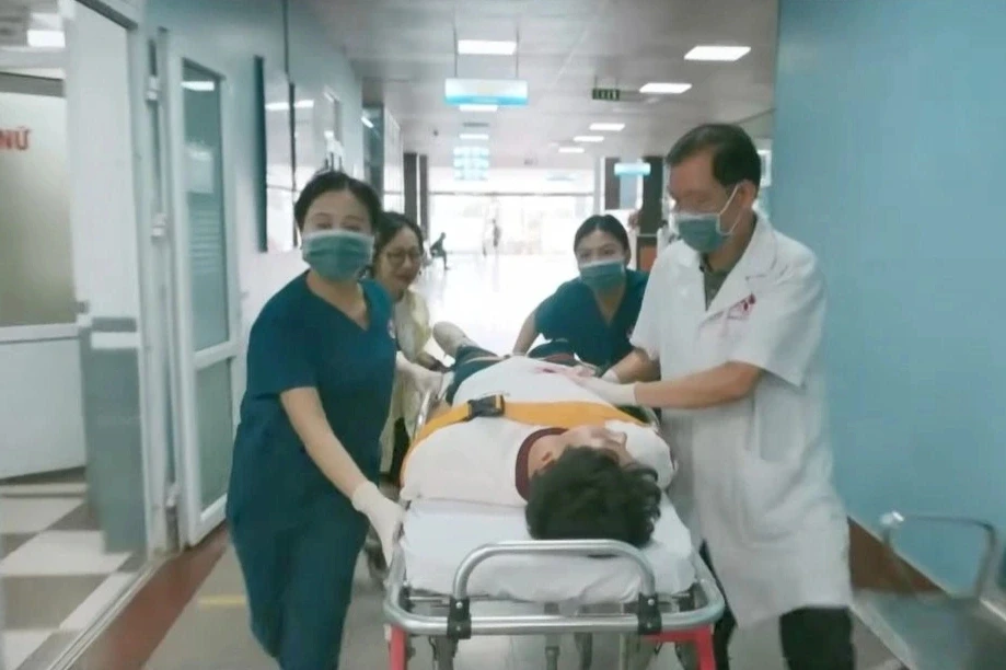 Lời thoại vô lý của phim "Đồng hồ đếm ngược" khiến khán giả tụt cảm xúc Lời thoại vô lý của phim "Đồng hồ đếm ngược" khiến khán giả tụt cảm xúc