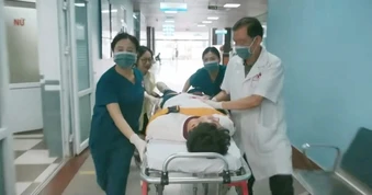 Lời thoại vô lý của phim "Đồng hồ đếm ngược" khiến khán giả tụt cảm xúc