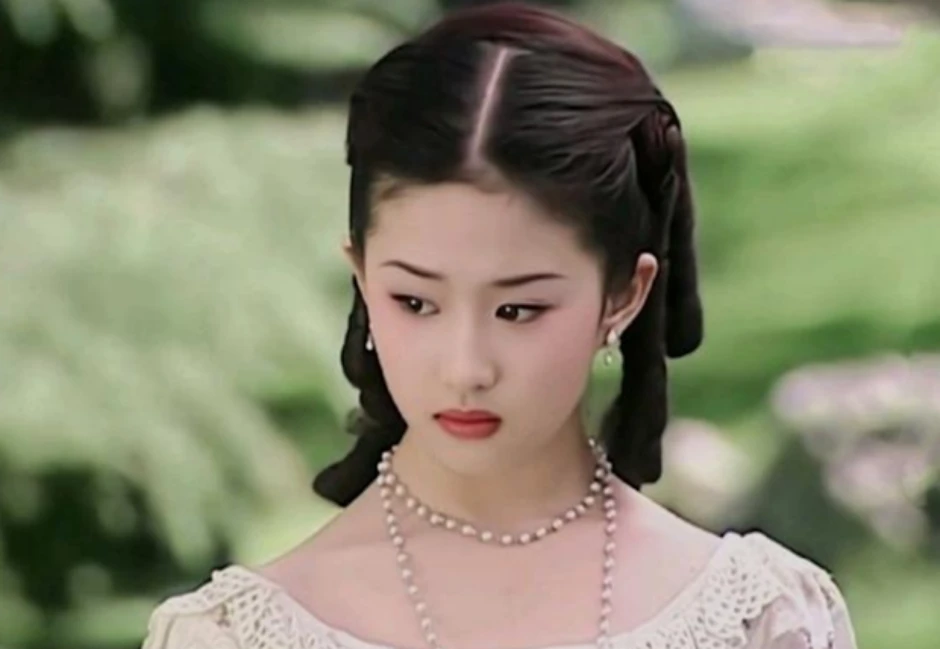 Lưu Diệc Phi 14 tuổi vào vai tiểu thư, khí chất sang chảnh Lưu Diệc Phi 14 tuổi vào vai tiểu thư, khí chất sang chảnh