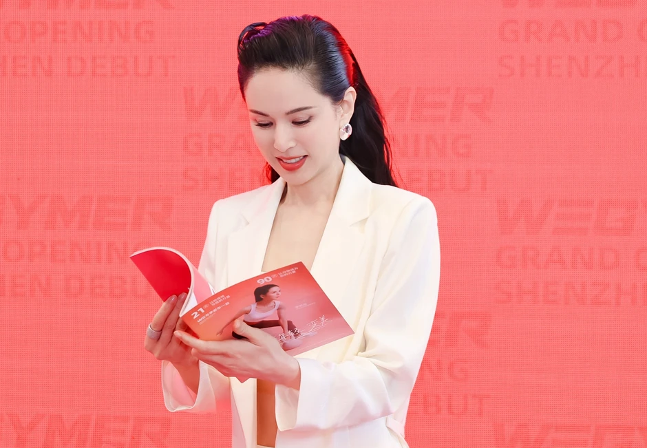 Lý Nhược Đồng càng nhìn càng không thấy giống con người Lý Nhược Đồng càng nhìn càng không thấy giống con người