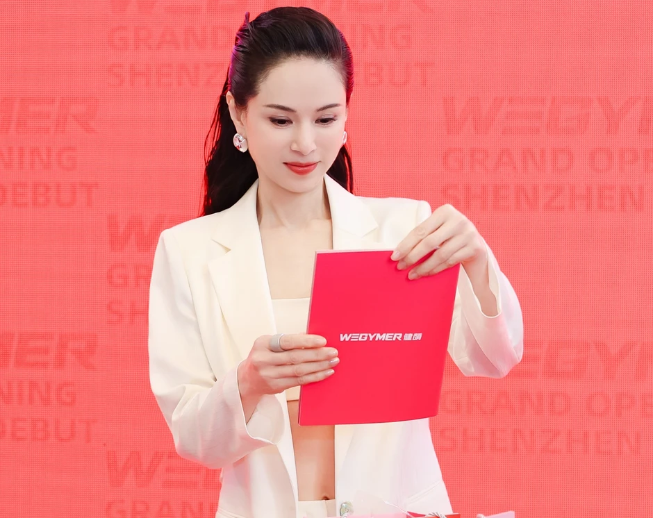 Lý Nhược Đồng càng nhìn càng không thấy giống con người Lý Nhược Đồng càng nhìn càng không thấy giống con người
