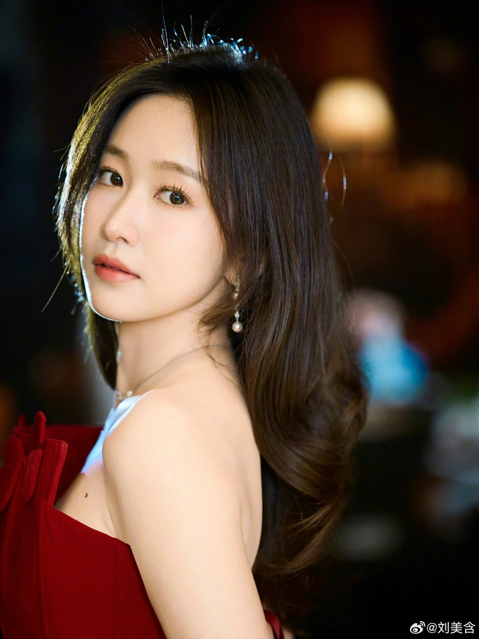Mỹ nhân đẹp nhất Lan Hương Như Cố giỏi dã man: Thanh nhạc, diễn xuất, vũ đạo, đánh đàn, còn nói được 4 ngoại ngữ