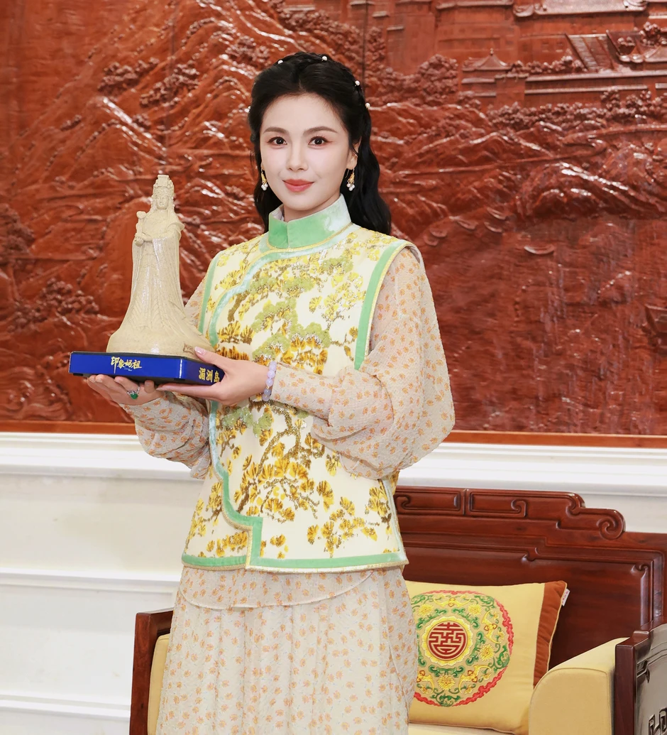 Mỹ nhân duy nhất trong showbiz có biên chế thiên đình Mỹ nhân duy nhất trong showbiz có biên chế thiên đình