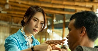 'Mỹ Tâm diễn làm gì đến nỗi, chỉ là trang phục bị diện quá thôi'