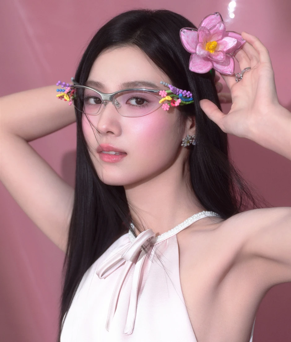 Màn lột xác 180 độ chấn động Trung Quốc: Từ gái quê kém sang đến nữ thần sắc đẹp khiến 12 triệu người mê đắm Màn lột xác 180 độ chấn động Trung Quốc: Từ gái quê kém sang đến nữ thần sắc đẹp khiến 12 triệu người mê đắm