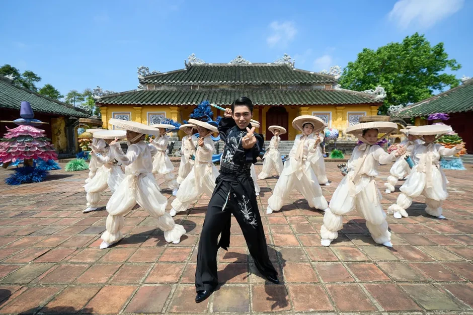 Mono ra mắt MV "Công tử văn thơ" Mono ra mắt MV "Công tử văn thơ"