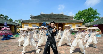 Mono ra mắt MV "Công tử văn thơ"