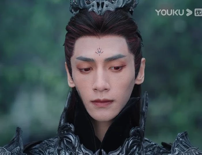 Nam thần cổ trang bị chê không thương tiếc: Tạo hình diêm dúa, eyeliner còn sắc nét hơn cả diễn xuất Nam thần cổ trang bị chê không thương tiếc: Tạo hình diêm dúa, eyeliner còn sắc nét hơn cả diễn xuất